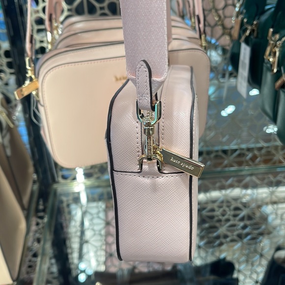 Kate Spade Madison Mini Camera Bag
COLOR:
Conch Pink
NWT - Picture 3 of 16